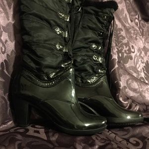 Women’s FABULOUS winter/rain boots- Rare style. Summer sale!